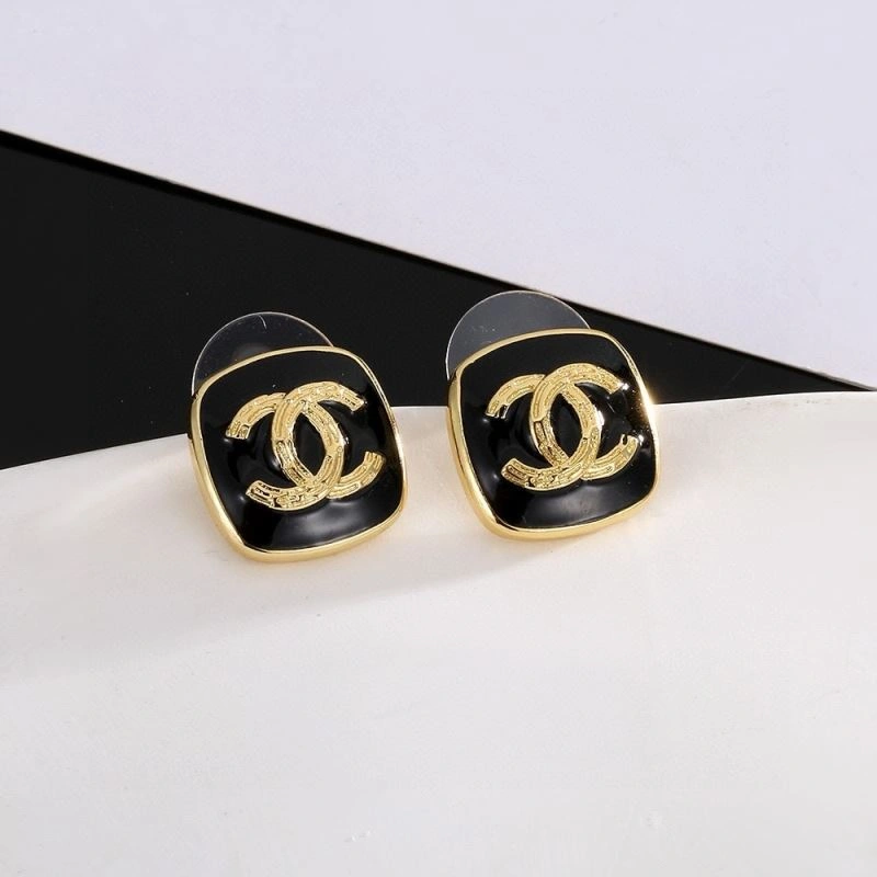 Chanel Earrings Comfortable 231058