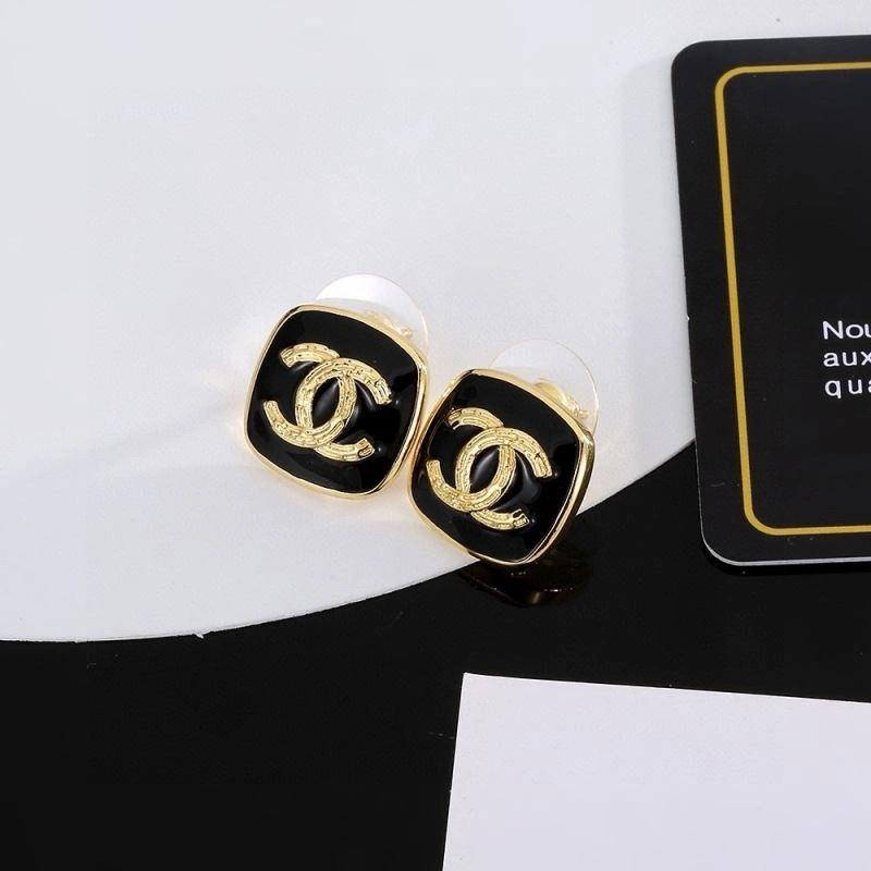 Chanel Earrings Comfortable 231058