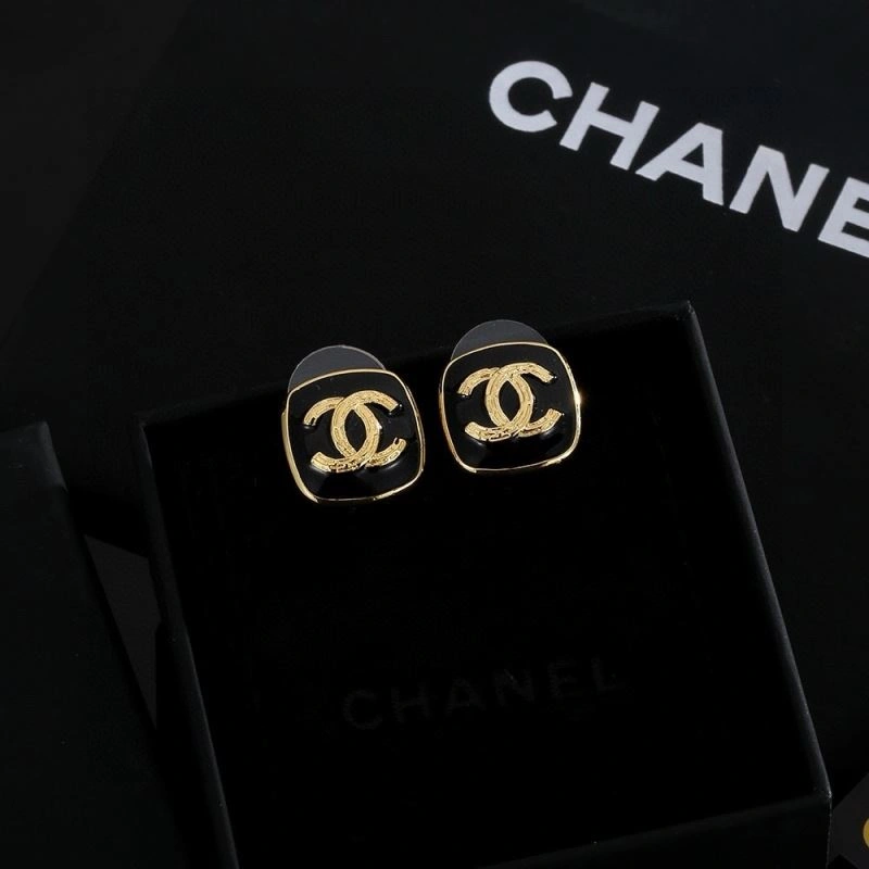Chanel Earrings Comfortable 231058