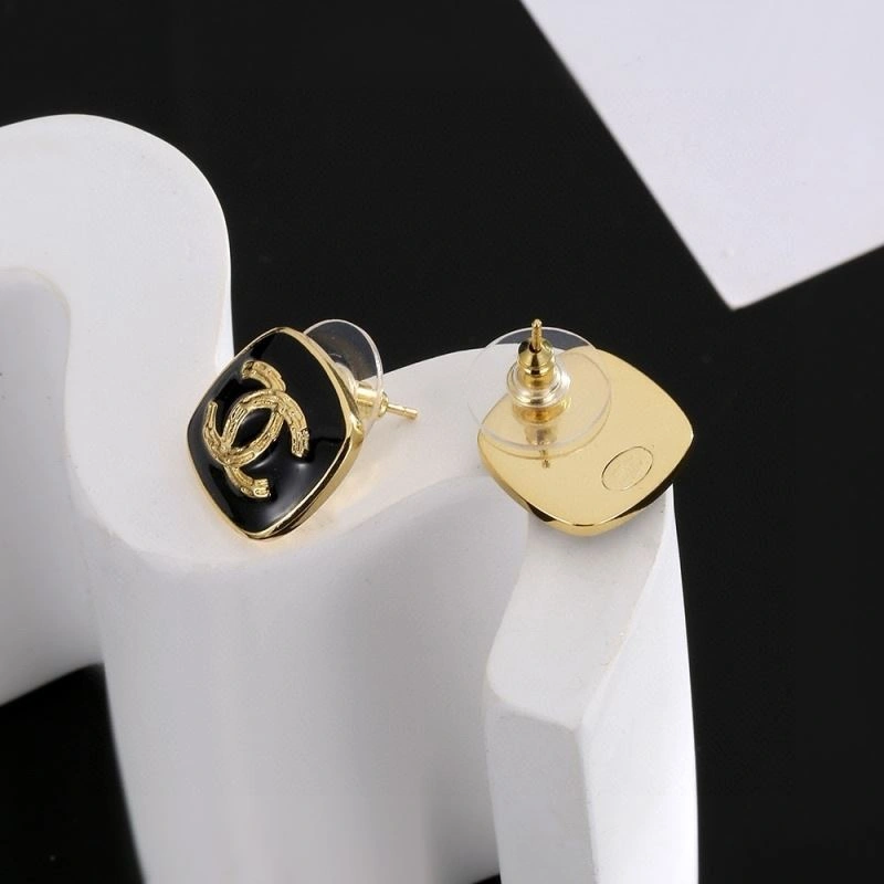 Chanel Earrings Comfortable 231058
