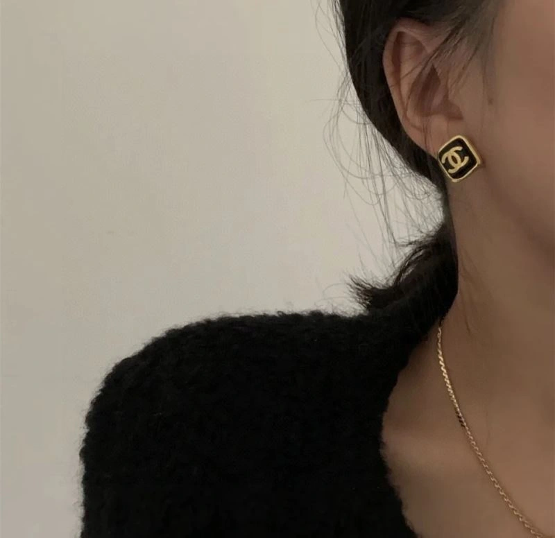 Chanel Earrings Comfortable 231058