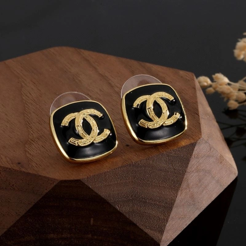 Chanel Earrings Comfortable 231058