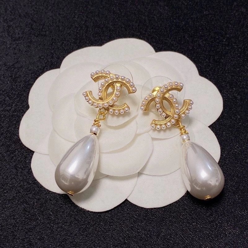 Versatile Chanel Earrings 230765