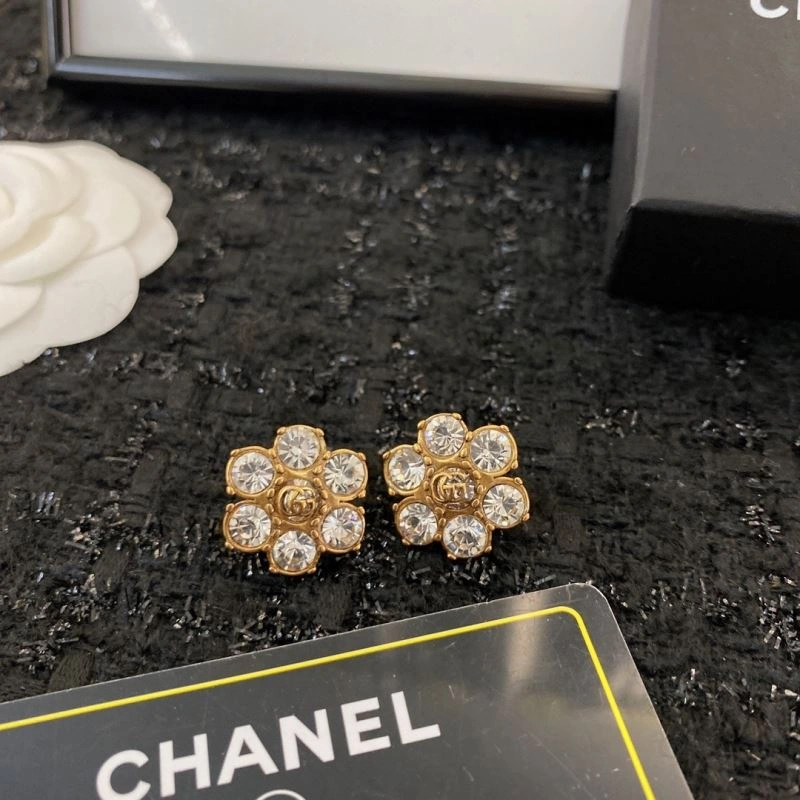 Trendy Chanel Earrings 230756