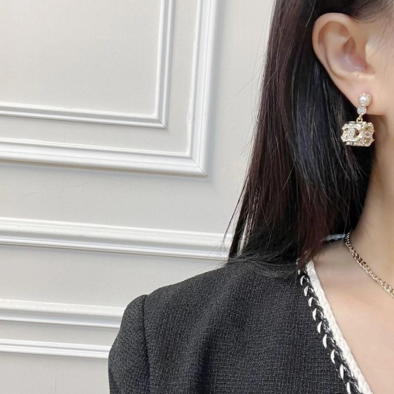 UrbanStyle Chanel Earrings 230700