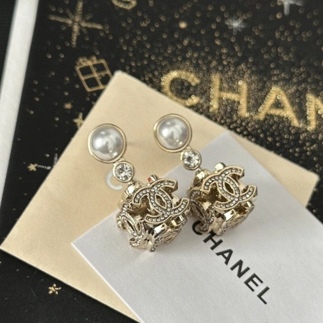 UrbanStyle Chanel Earrings 230700