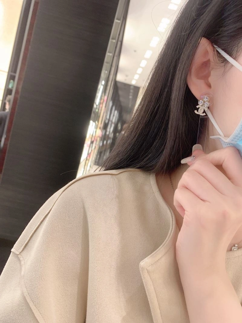 Chanel Earrings Elegant 230752