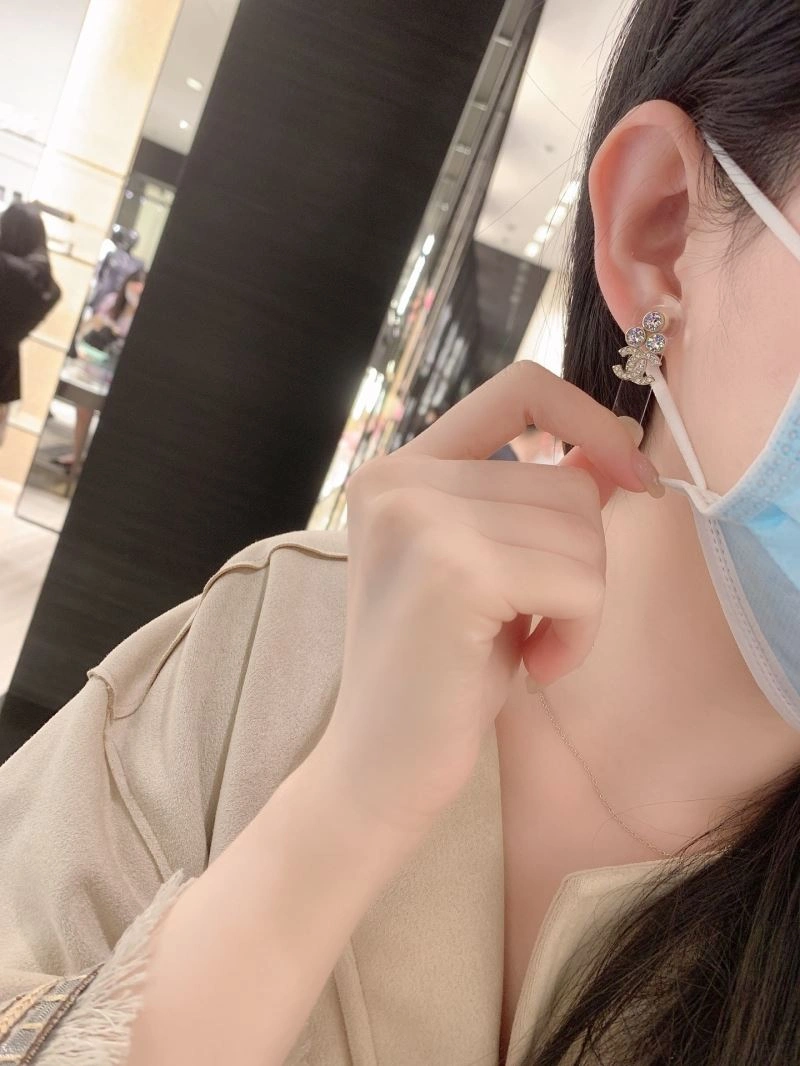 Chanel Earrings Elegant 230752