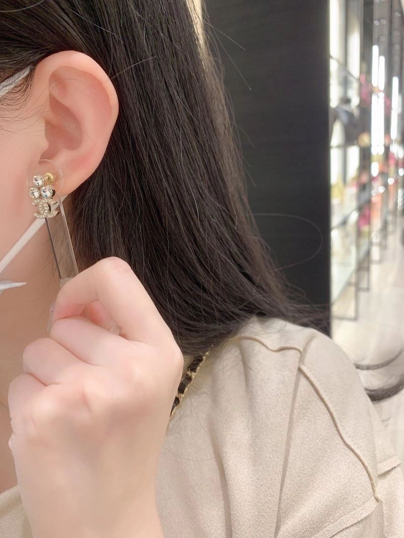 Chanel Earrings Elegant 230752