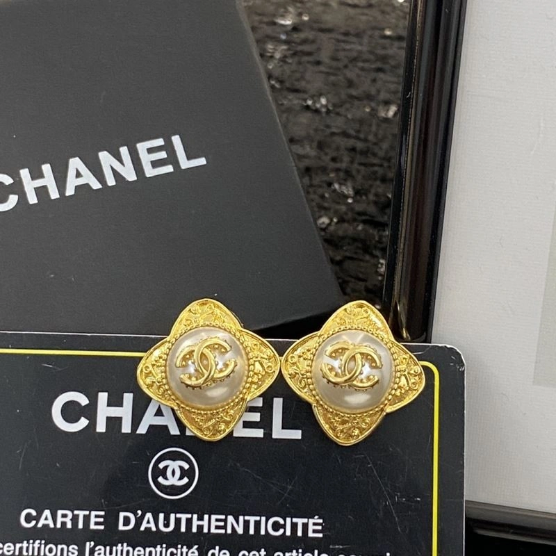 Chanel Earrings Unisex 230688