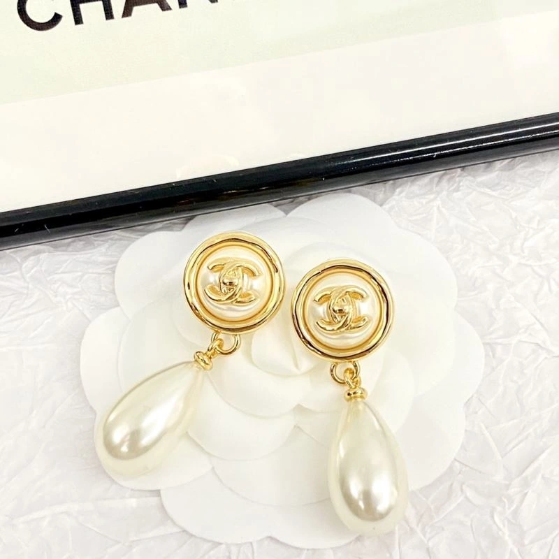 Chanel Earrings Lightweight 230673