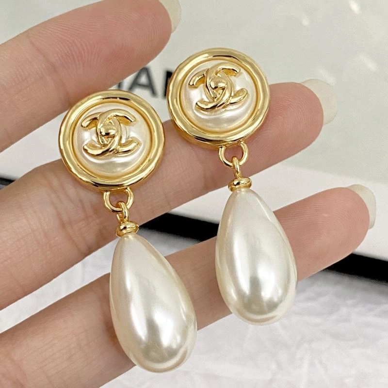 Chanel Earrings Lightweight 230673