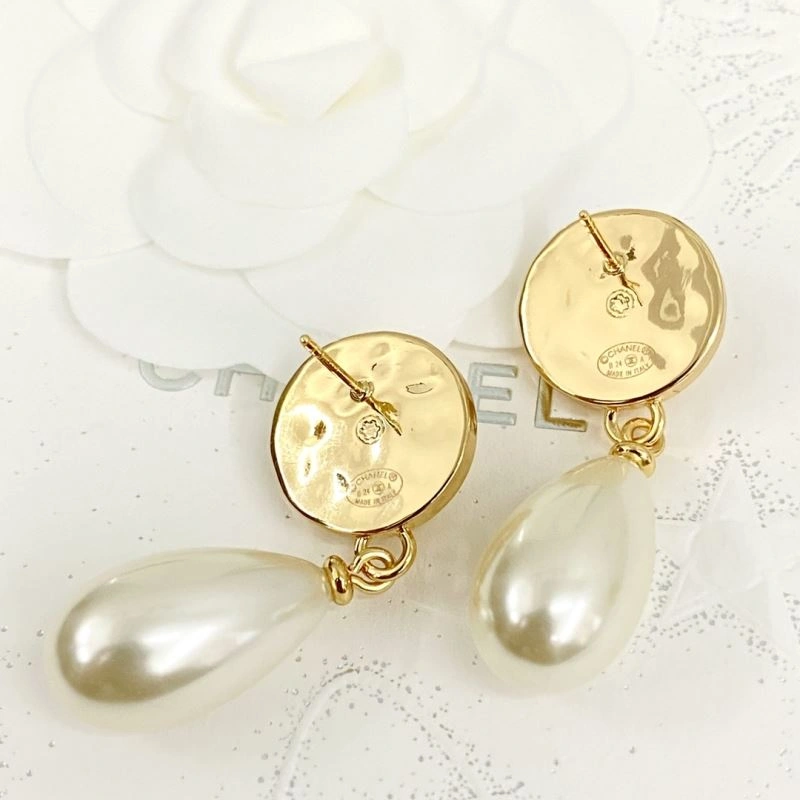 Chanel Earrings Lightweight 230673