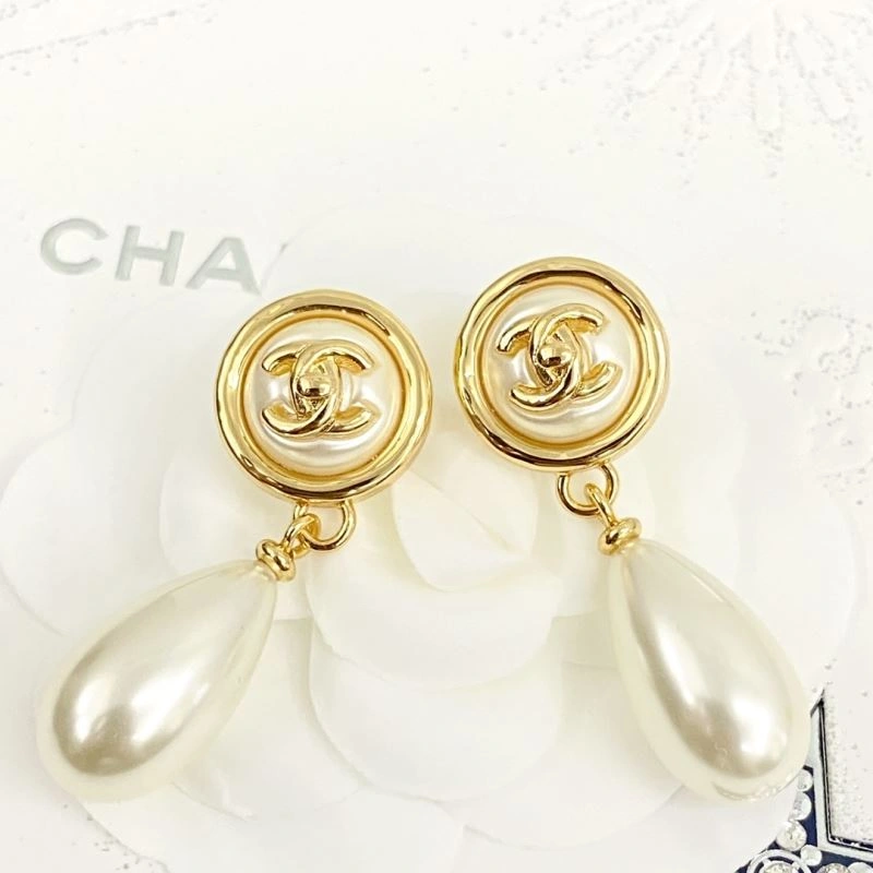 Chanel Earrings Lightweight 230673