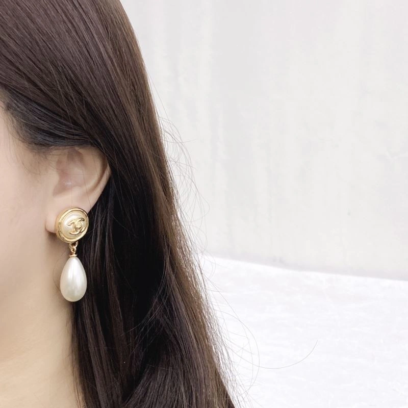 Chanel Earrings Lightweight 230673