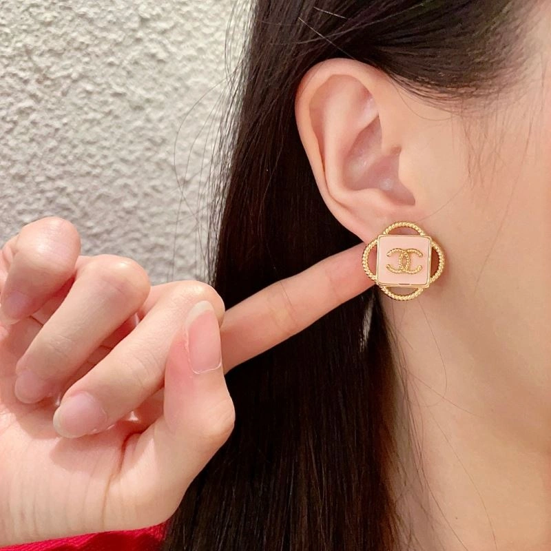 Chanel Earrings Trendsetting 230666