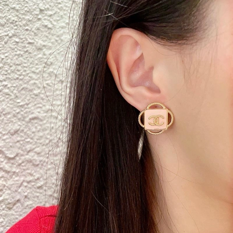 Chanel Earrings Trendsetting 230666