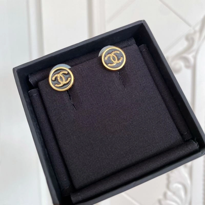 Unique Chanel Earrings 230661