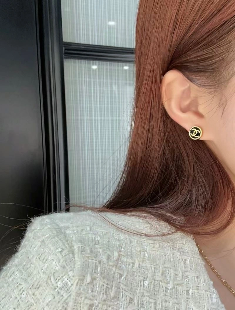 Unique Chanel Earrings 230661