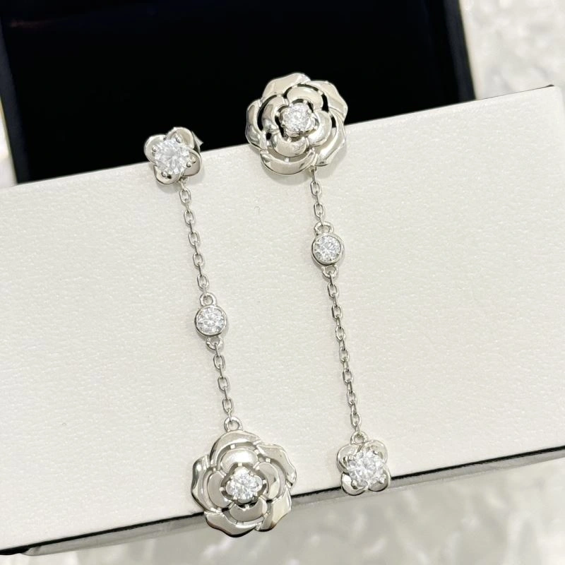 Chanel Earrings Versatile 230658
