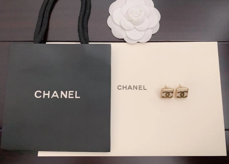 HighPerformance Chanel Earrings 230644