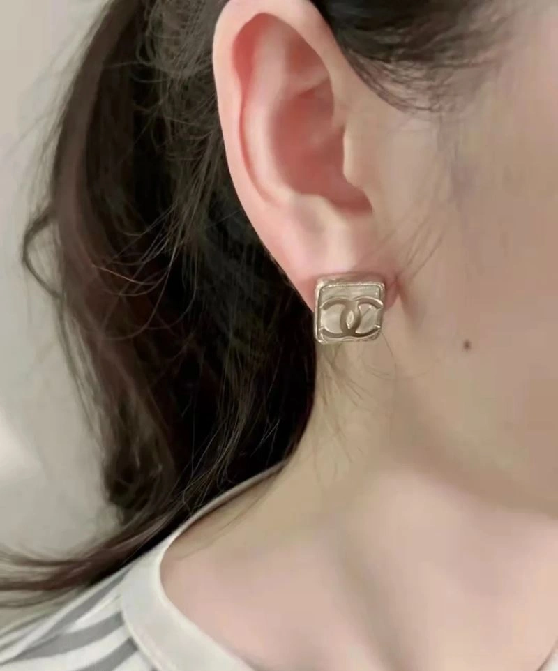 HighPerformance Chanel Earrings 230644