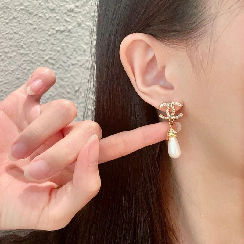 Breathable Chanel Earrings 230657