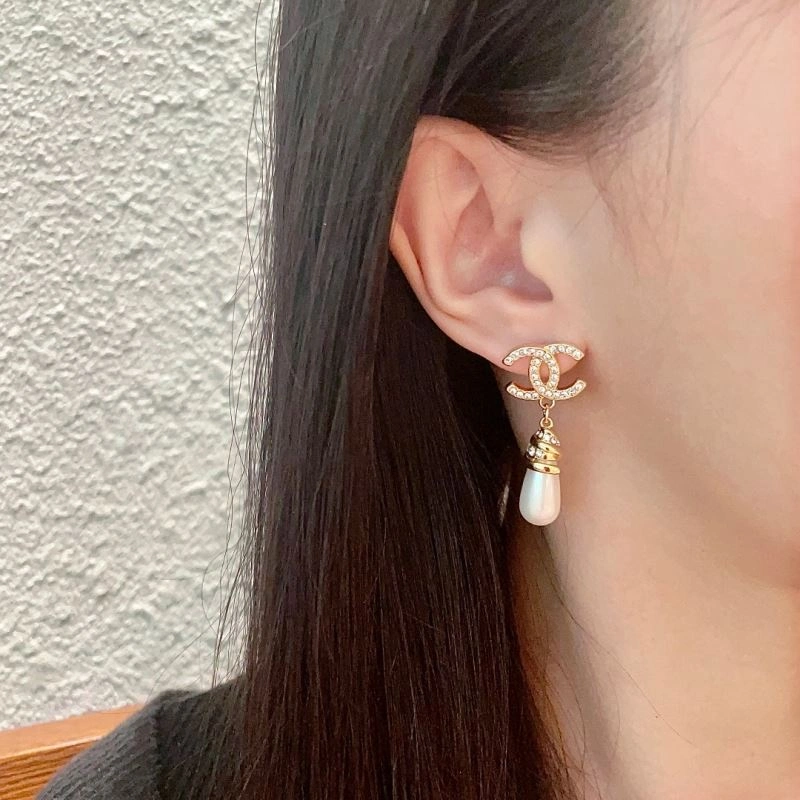 Breathable Chanel Earrings 230657
