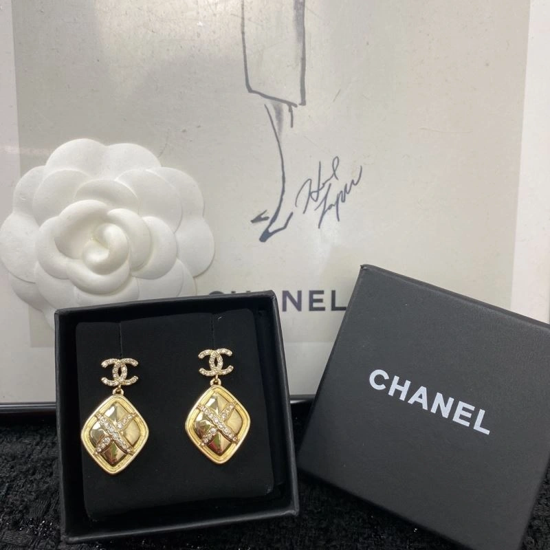 Chanel Earrings Sleek 230646