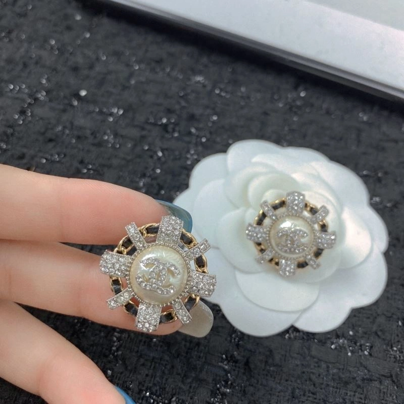 Refined Chanel Earrings 230639