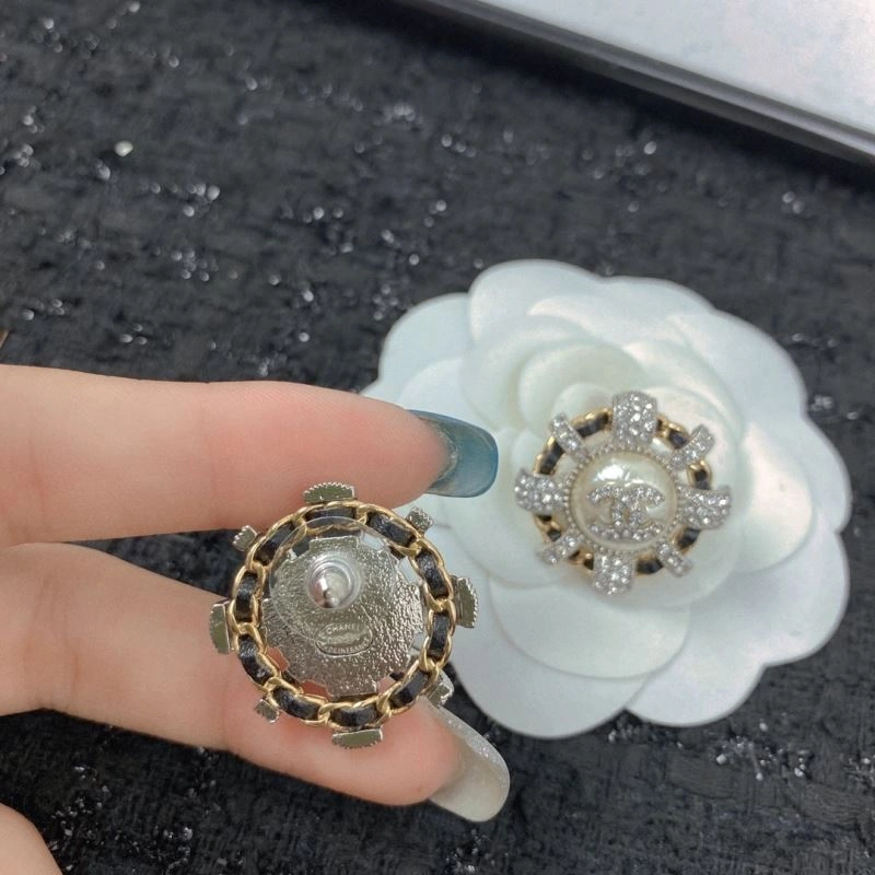 Refined Chanel Earrings 230639