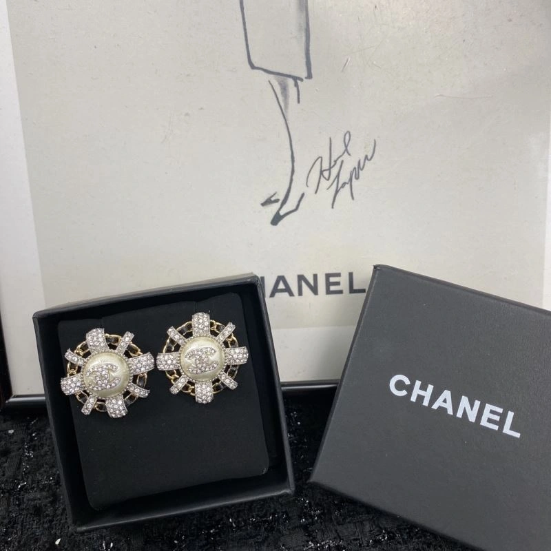Refined Chanel Earrings 230639