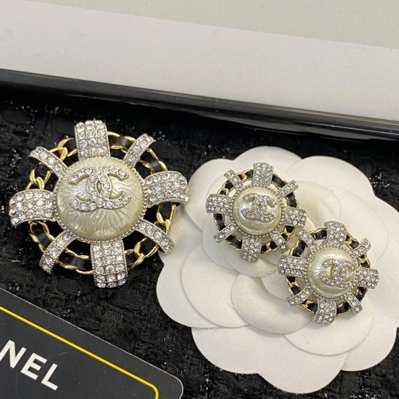 Refined Chanel Earrings 230639