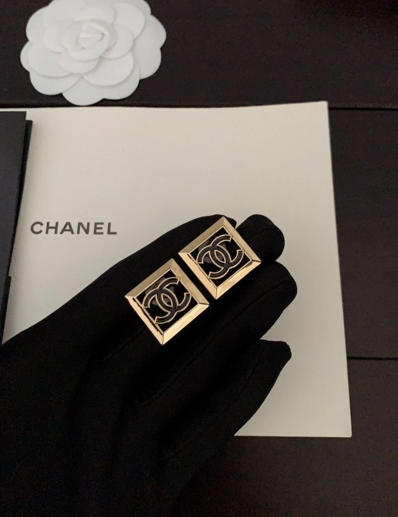 Refined Chanel Earrings 230594
