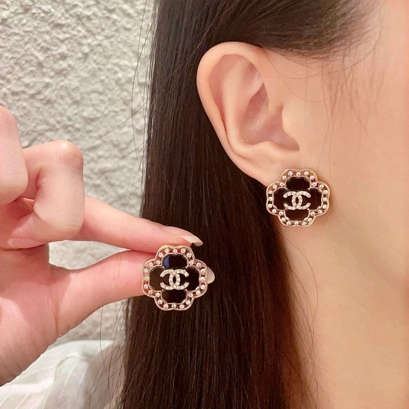 Comfortable Chanel Earrings 230573
