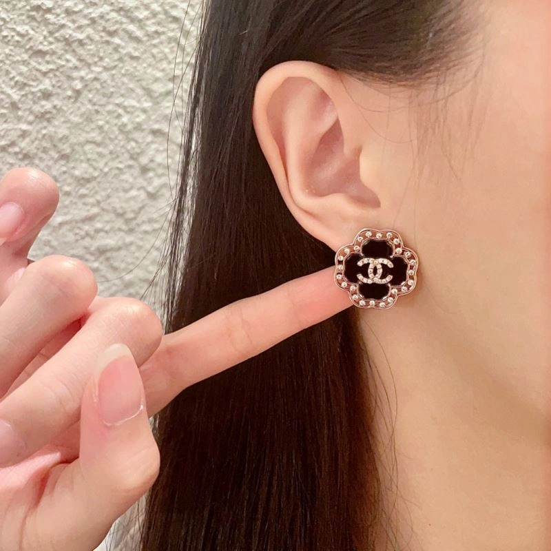 Comfortable Chanel Earrings 230573