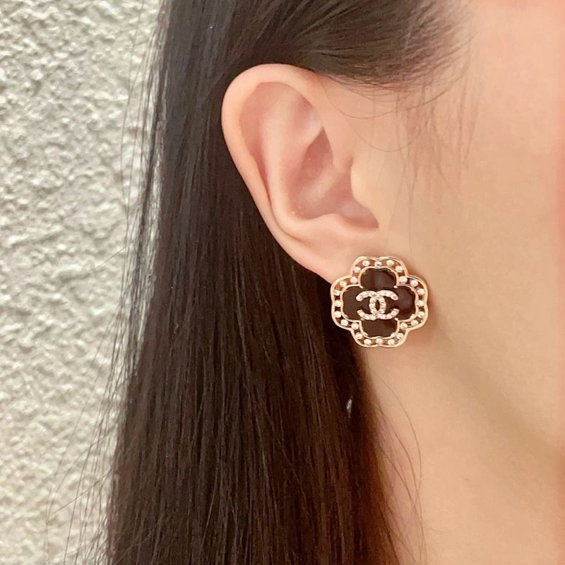 Comfortable Chanel Earrings 230573
