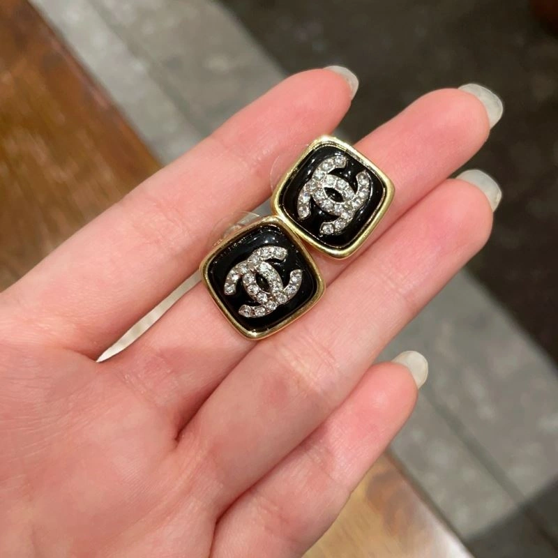 Breathable Chanel Earrings 230589