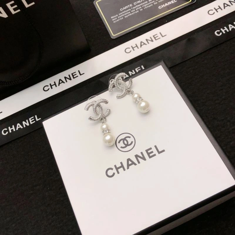 Refined Chanel Earrings 230544