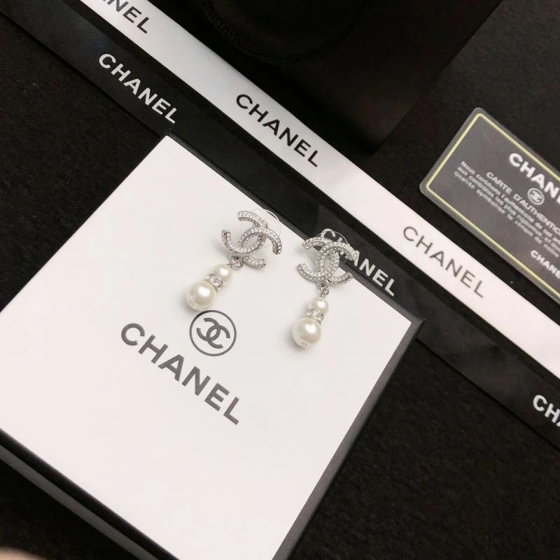 Refined Chanel Earrings 230544