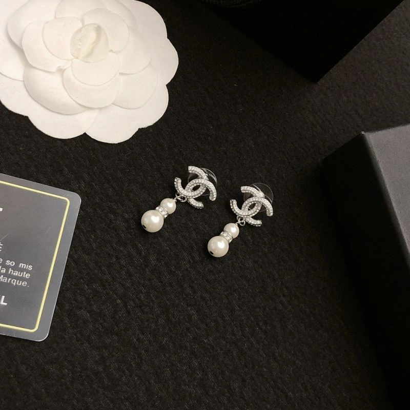 Refined Chanel Earrings 230544