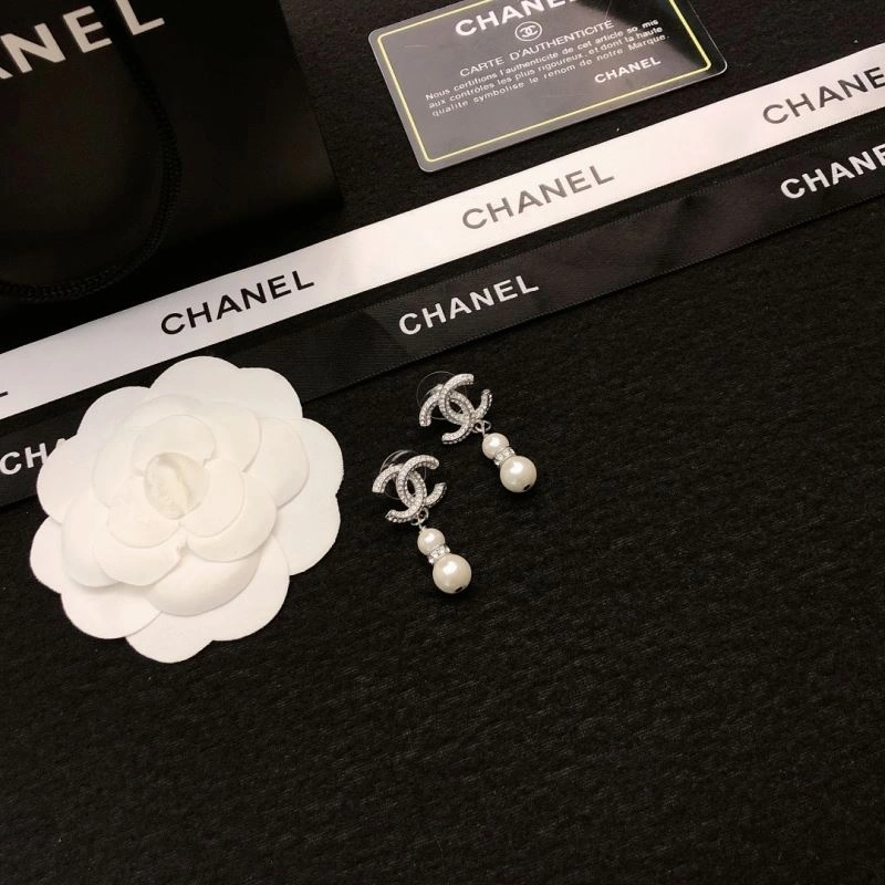 Refined Chanel Earrings 230544
