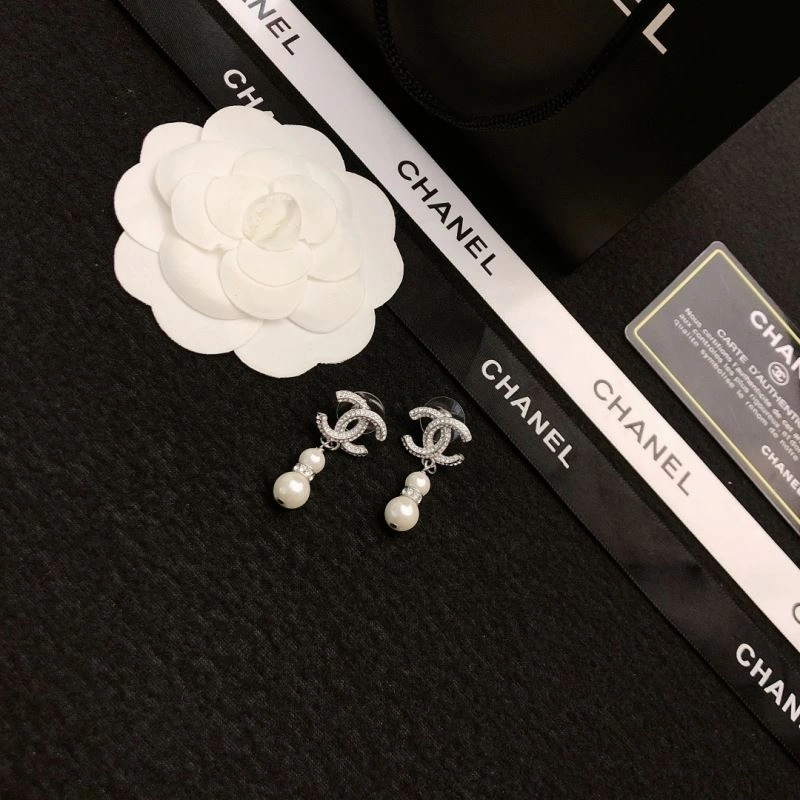 Refined Chanel Earrings 230544