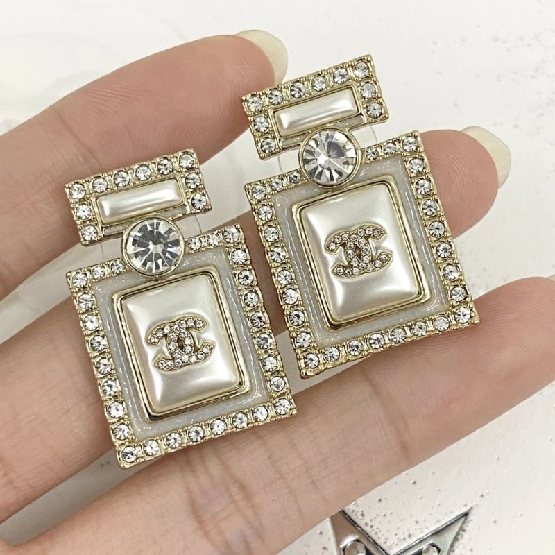 Chanel Earrings Vibrant 230560