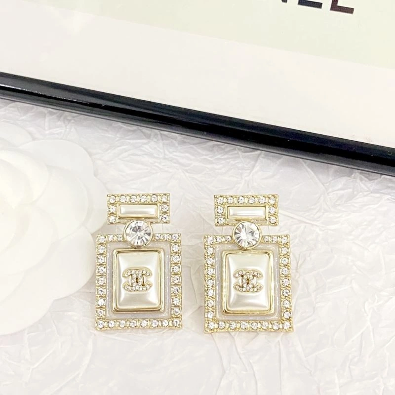 Chanel Earrings Vibrant 230560