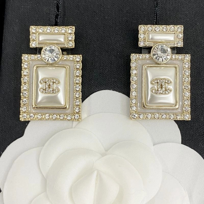 Chanel Earrings Vibrant 230560