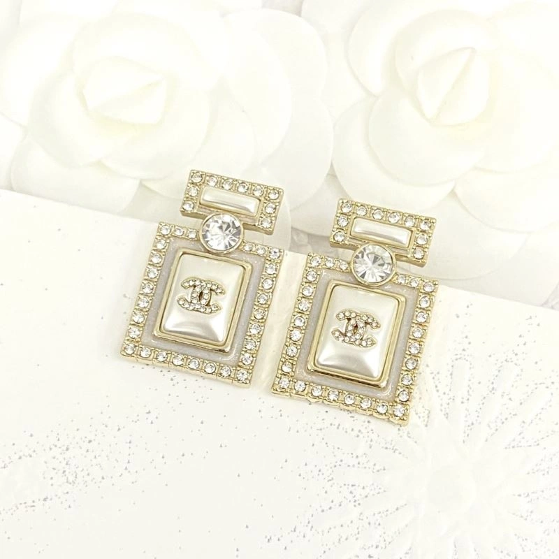 Chanel Earrings Vibrant 230560
