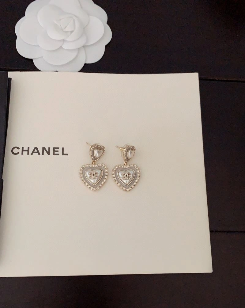 Lightweight Chanel Earrings 230536