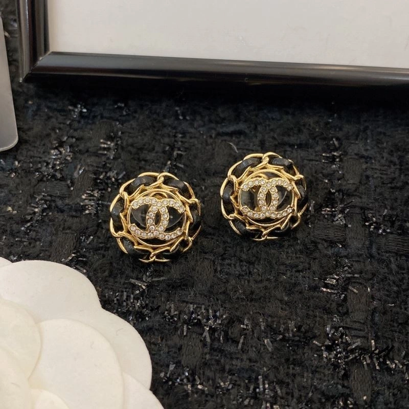 Lightweight Chanel Earrings 232303