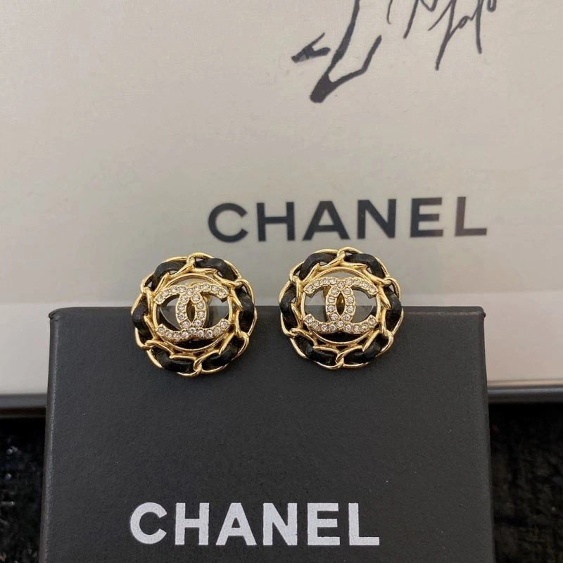 Lightweight Chanel Earrings 232303